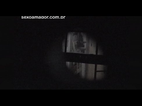 ❤️ Blondie word in die geheim video-opgeneem deur 'n buurtvoyeur wat agter hol bakstene versteek is ️❌ Pornovideo op af.fuckmymac.ru ❤